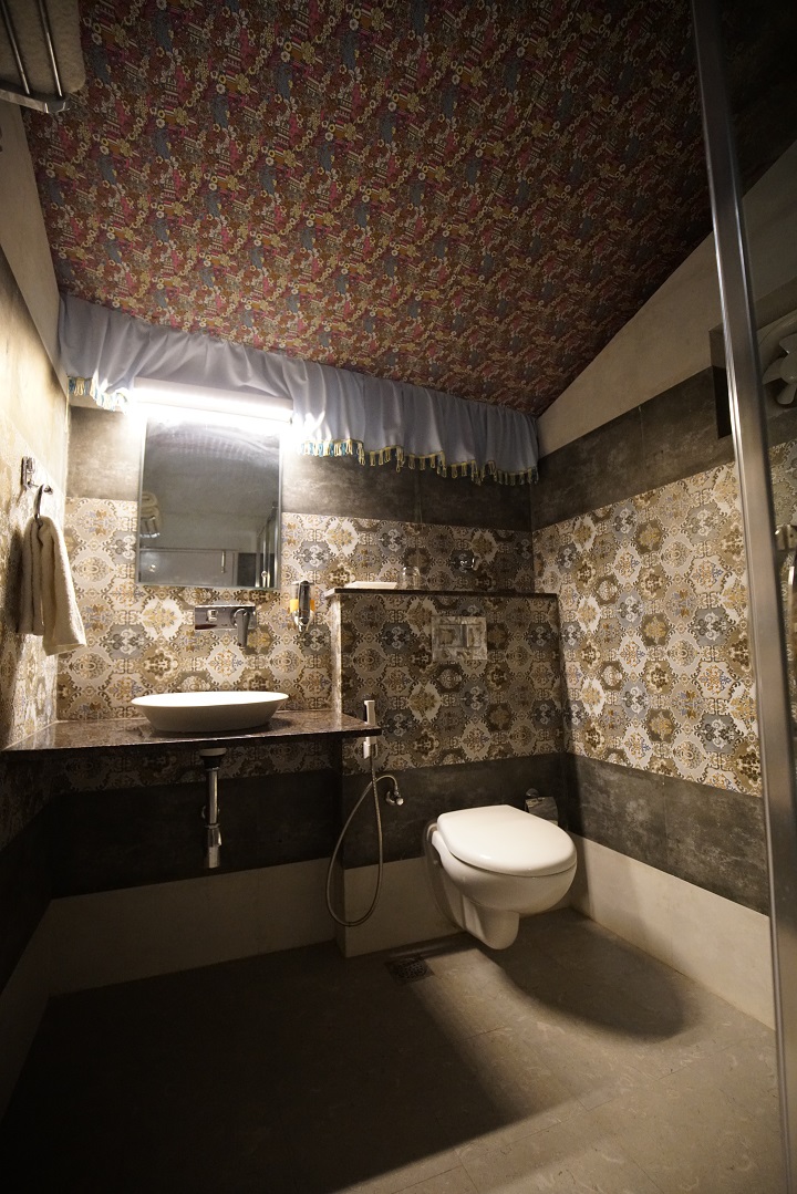 luxury room washroom